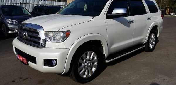 toyota_sequoia__183010664fx.jpg