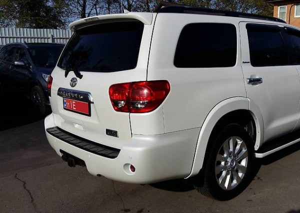 toyota_sequoia__183010680fx.jpg