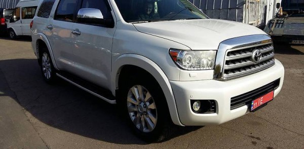 toyota_sequoia__183010667fx.jpg